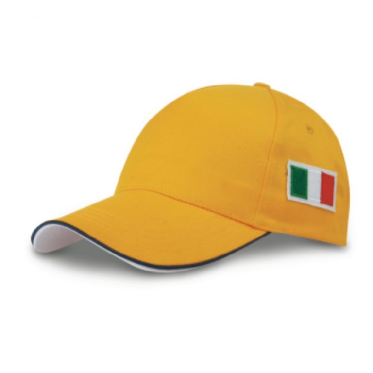 Sombrero amarillo con ala y bandera lateral